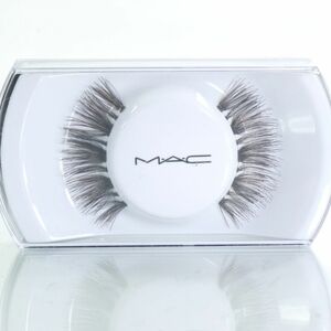 💙🌟🧚‍♀️SHOW OFF Mac Cosmetics False Lashes NWT